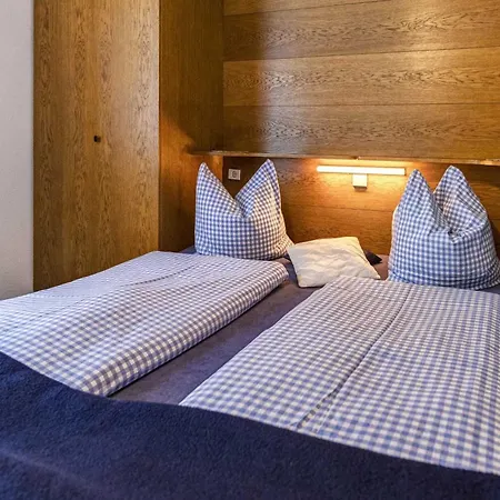 Haus Hahnenkamm * Nesselwängle