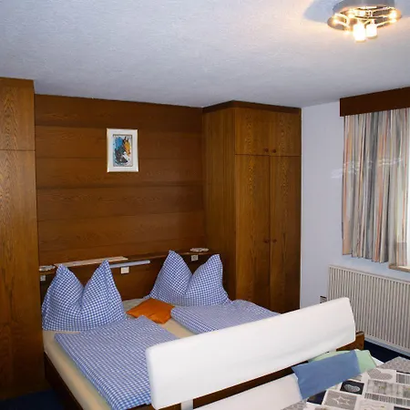 Haus Hahnenkamm * Nesselwängle