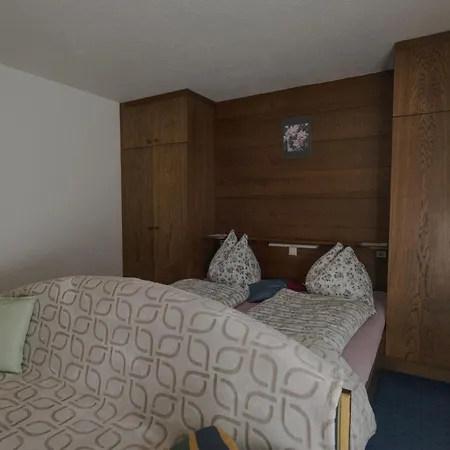 Haus Hahnenkamm * Nesselwängle